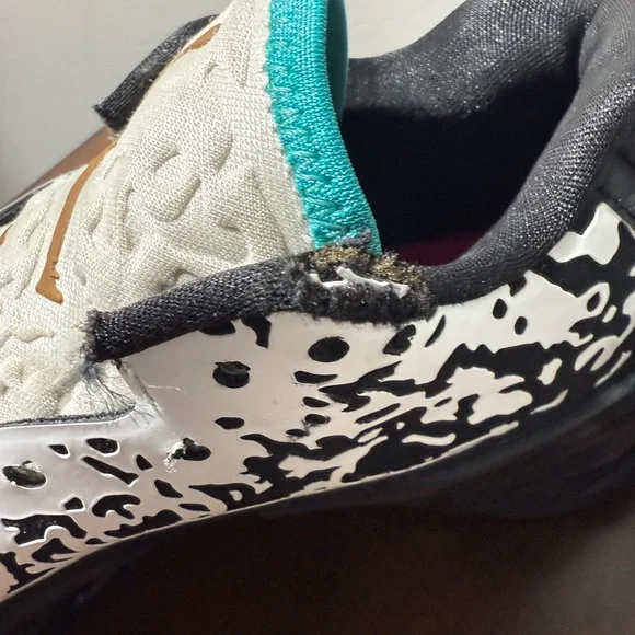 Nike Jordan Zion 3 Kids Sz 5.5 Basketball Sneakers black and white tennis shoes - Picture 9 of 11